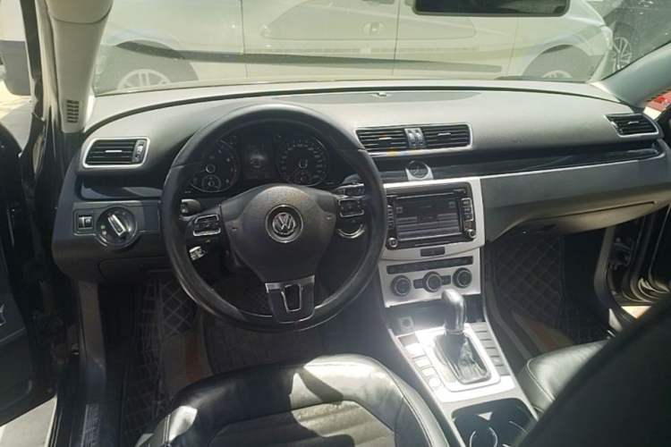 Used Volkswagen Magotan 2015 1.8TSI Luxury Model Steering Wheel