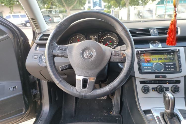 Used Volkswagen Magotan 2015 Revised Version 2.0 TSI Luxury Edition Steering Wheel