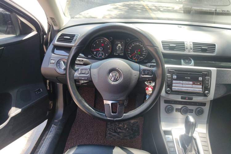 Used Volkswagen Magotan 2015 1.8TSI Luxury Model Steering Wheel