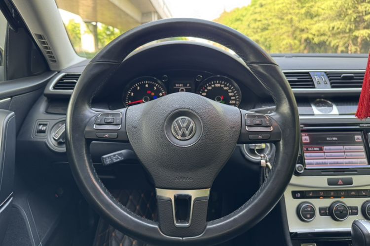 Used Volkswagen Magotan 2015 1.8TSI Luxury Model Steering Wheel