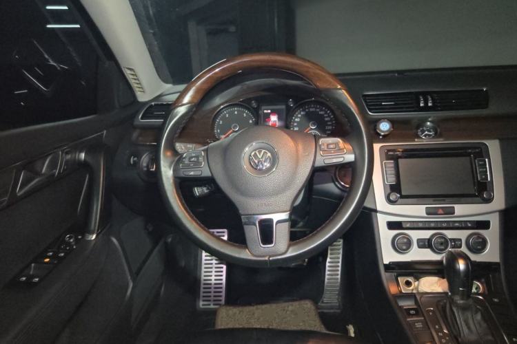Used Volkswagen Magotan 2015 Revised Version 2.0 TSI Prestige Edition Steering Wheel