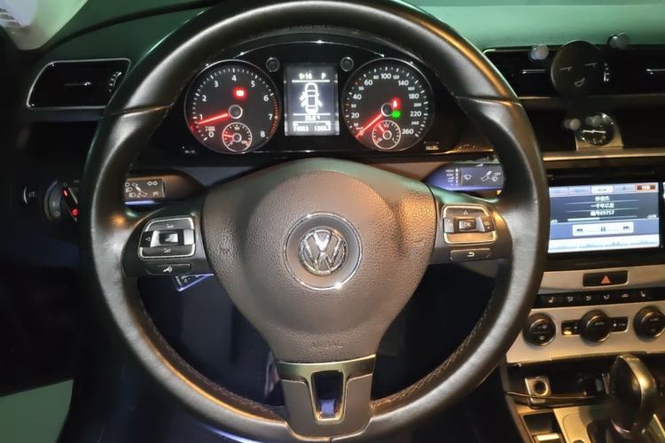 Used Volkswagen Magotan 2015 Facelift 1.8TSI Luxury Model Steering Wheel