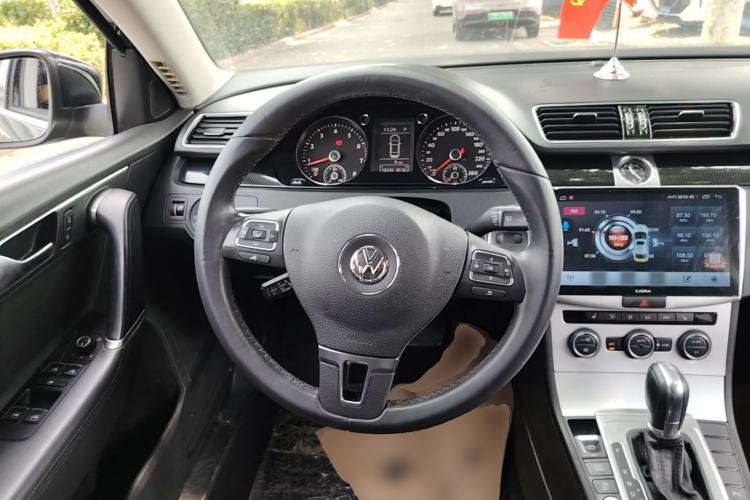 Used Volkswagen Magotan 2015 Facelift 1.8TSI Luxury Model Steering Wheel