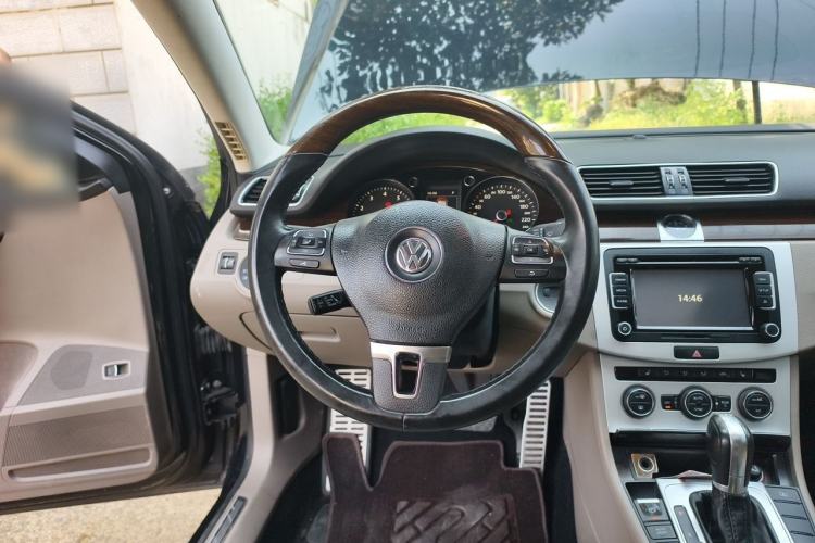 Used Volkswagen Magotan 2015 Revised Version 2.0 TSI Prestige Edition Steering Wheel