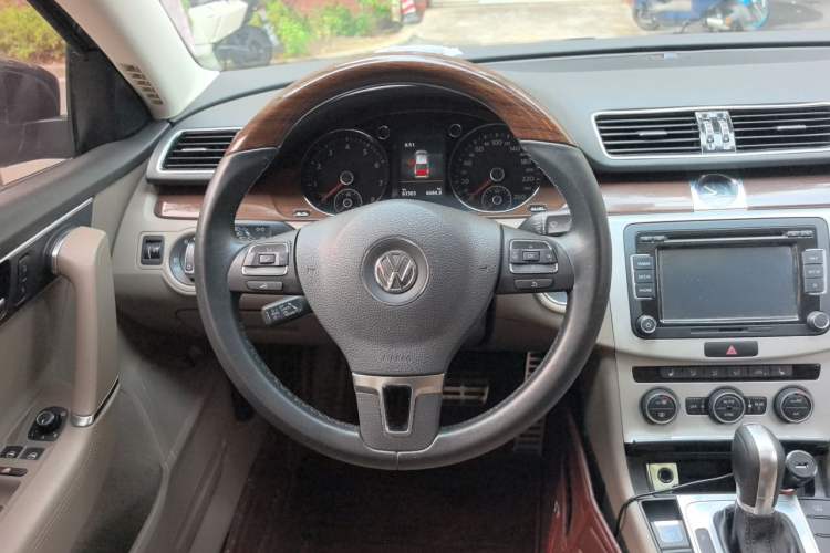 Used Volkswagen Magotan 2015 2.0 TSI Prestige Model Steering Wheel