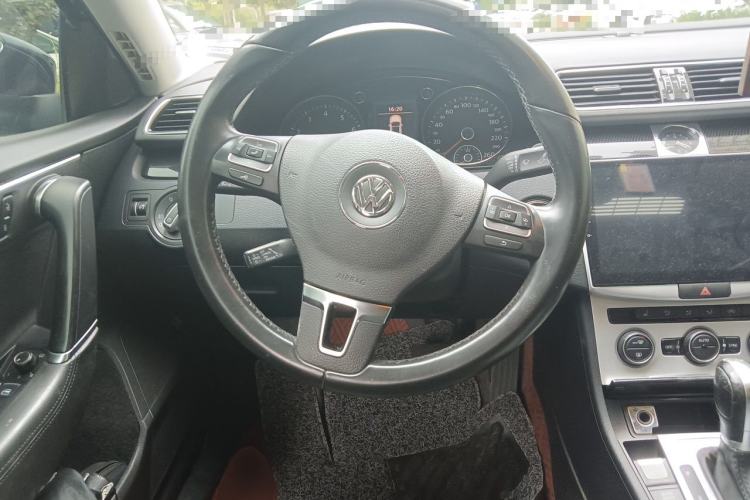 Used Volkswagen Magotan 2015 Facelift 1.8TSI Luxury Model Steering Wheel