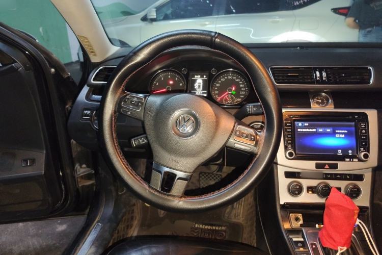 Used Volkswagen Magotan 2015 1.8TSI Luxury Model Steering Wheel