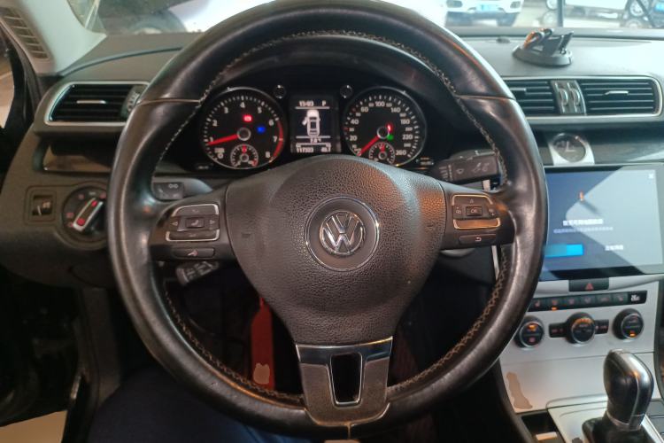 Used Volkswagen Magotan 2015 Facelift 1.8TSI Luxury Model Steering Wheel
