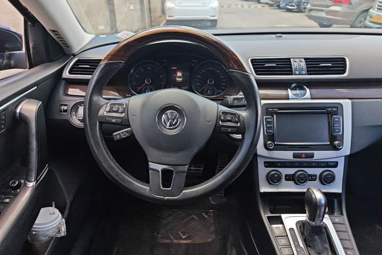 Used Volkswagen Magotan 2015 2.0 TSI Prestige Model Steering Wheel