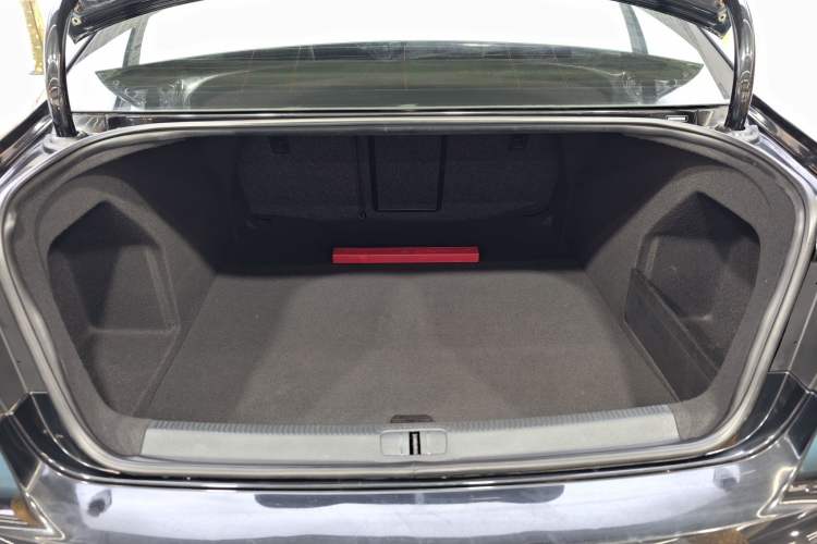 Used Volkswagen Magotan 2015 1.8TSI Advanced Model Trunk