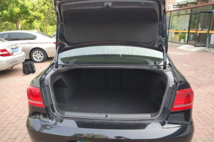 Used Volkswagen Magotan 2015 1.8TSI Luxury Model Trunk