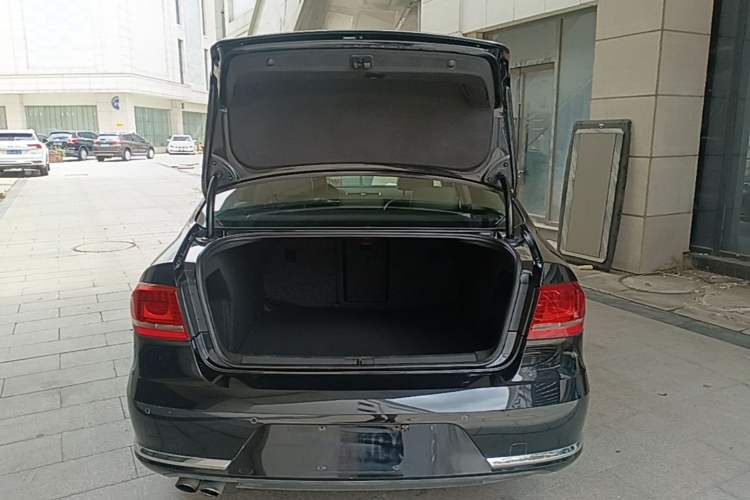 Used Volkswagen Magotan 2015 Facelift 1.8TSI Luxury Model Trunk
