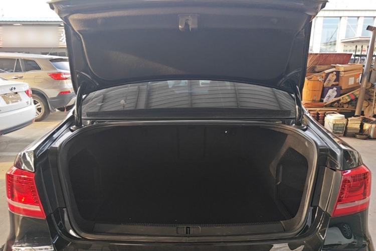 Used Volkswagen Magotan 2015 2.0 TSI Prestige Model Trunk