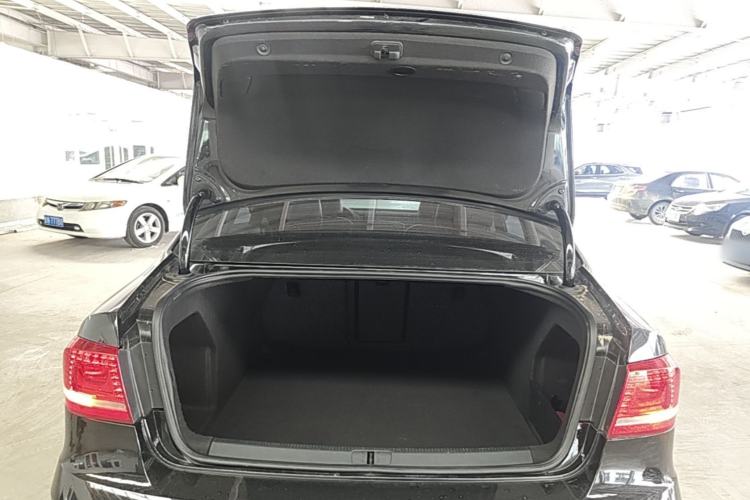 Used Volkswagen Magotan 2015 2.0 TSI Prestige Model Trunk