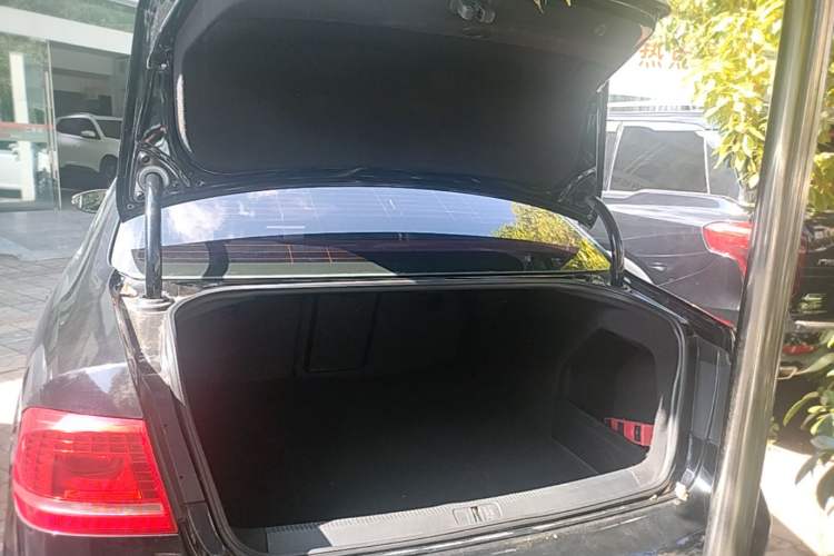 Used Volkswagen Magotan 2015 1.8TSI Advanced Model Trunk