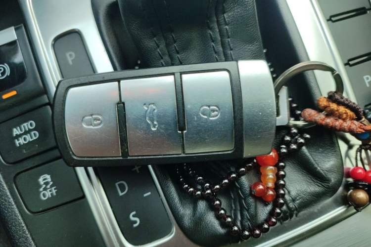 Used Volkswagen Magotan 2015 1.8TSI Comfort Model Vehicle Key