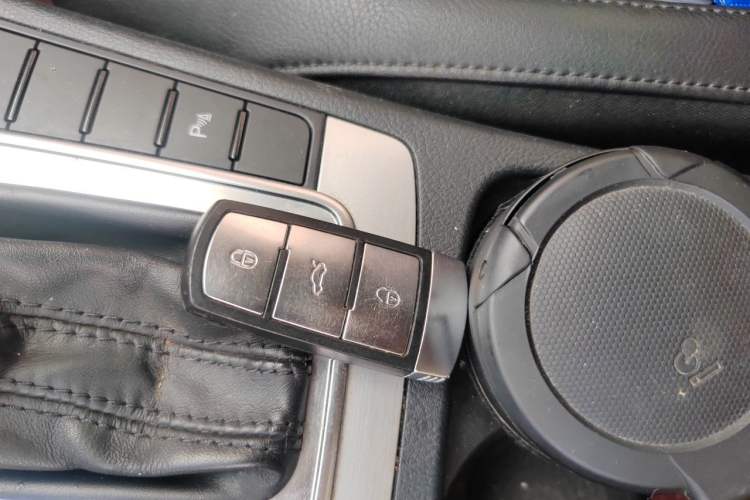 Used Volkswagen Magotan 2015 1.8TSI Advanced Model Vehicle Key