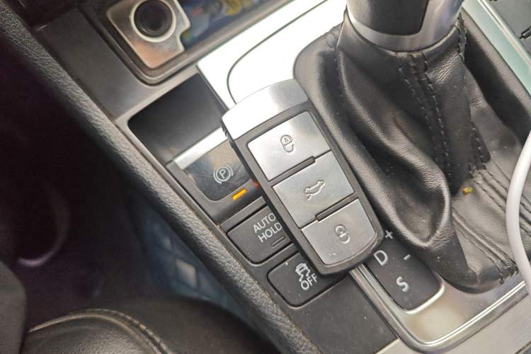 Used Volkswagen Magotan 2015 1.8TSI Advanced Model Vehicle Key