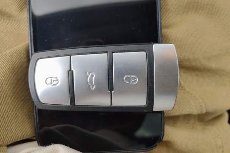 Used Volkswagen Magotan 2015 Revised Version 2.0 TSI Luxury Edition Vehicle Key