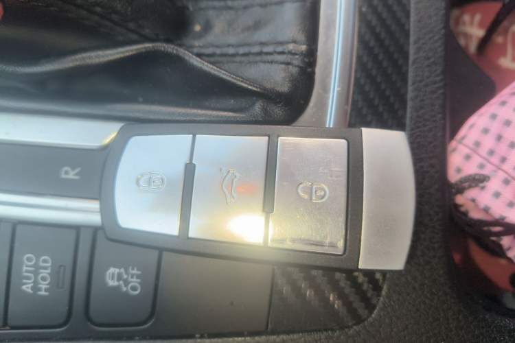 Used Volkswagen Magotan 2015 1.8TSI Advanced Model Vehicle Key