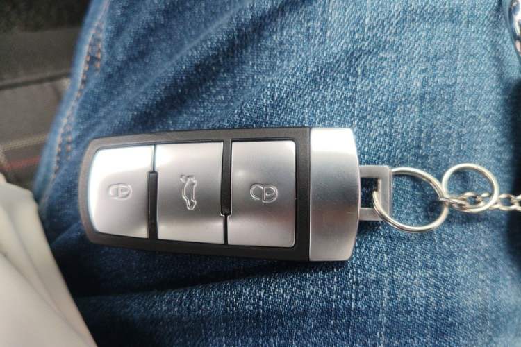 Used Volkswagen Magotan 2015 1.8TSI Advanced Model Vehicle Key