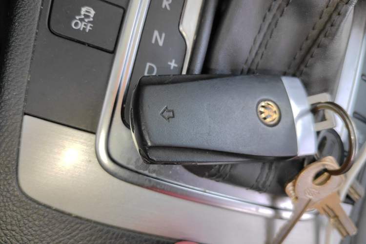 Used Volkswagen Magotan 2015 1.8TSI Advanced Model Vehicle Key