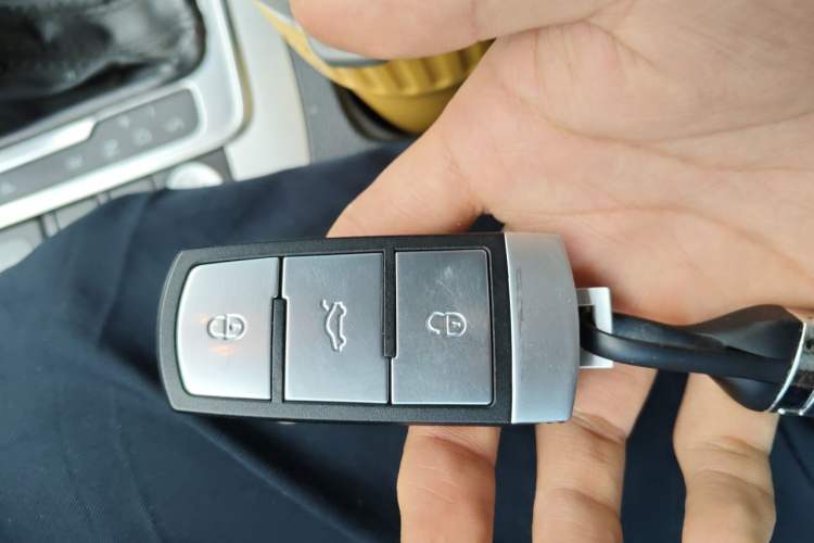 Used Volkswagen Magotan 2015 Revised Version 2.0 TSI Luxury Edition Vehicle Key