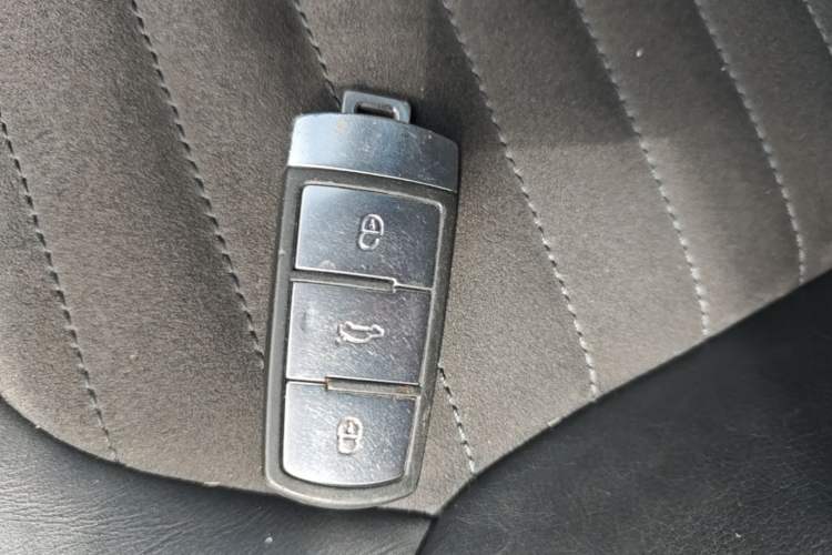 Used Volkswagen Magotan 2015 1.8TSI Luxury Model Vehicle Key