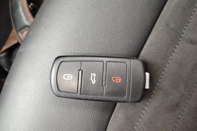 Used Volkswagen Magotan 2015 Facelift 1.8TSI Luxury Model Vehicle Key