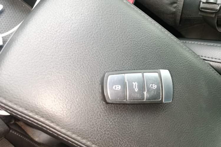 Used Volkswagen Magotan 2015 Revised Version 2.0 TSI Luxury Edition Vehicle Key
