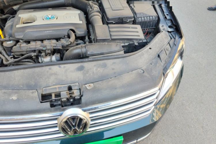 Used Volkswagen Magotan 2015 1.8TSI Advanced Model Engine Bay Left