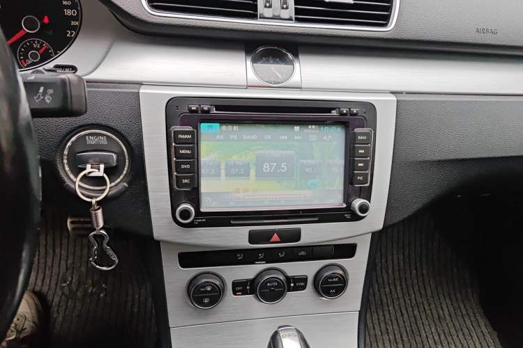 Used Volkswagen Magotan 2015 1.8TSI Advanced Model Audio And AC Panel