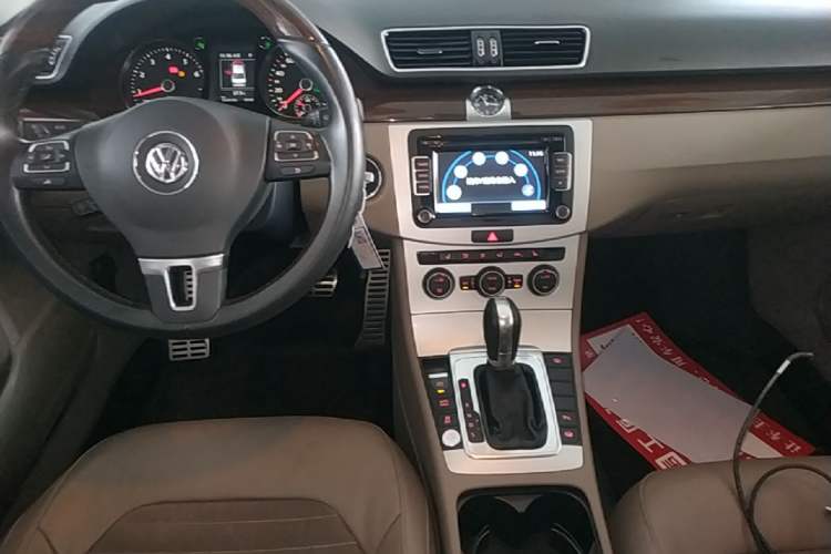 Used Volkswagen Magotan 2015 2.0 TSI Prestige Model Audio And AC Panel