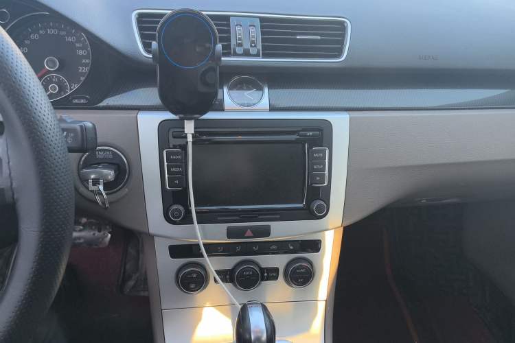 Used Volkswagen Magotan 2015 1.8TSI Luxury Model Audio And AC Panel
