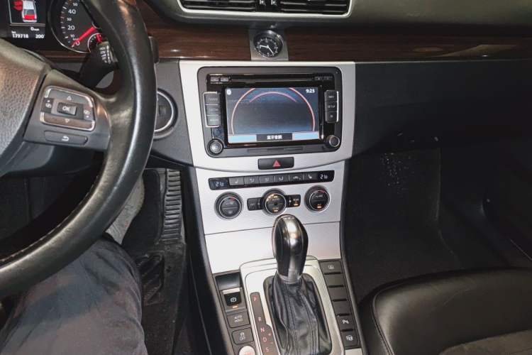 Used Volkswagen Magotan 2015 1.8TSI Prestige Model Audio And AC Panel
