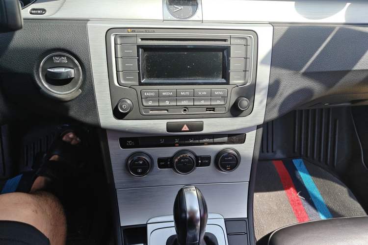 Used Volkswagen Magotan 2015 1.8TSI Advanced Model Audio And AC Panel