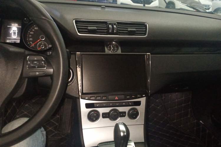 Used Volkswagen Magotan 2015 1.8TSI Luxury Model Audio And AC Panel