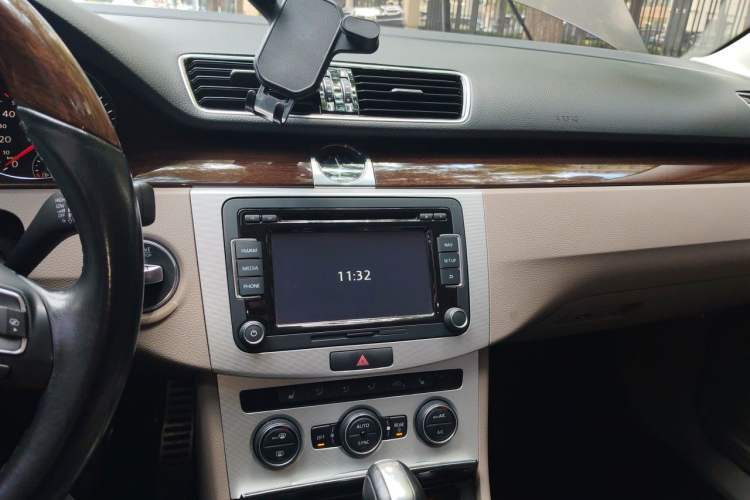 Used Volkswagen Magotan 2015 Revised Version 2.0 TSI Prestige Edition Audio And AC Panel