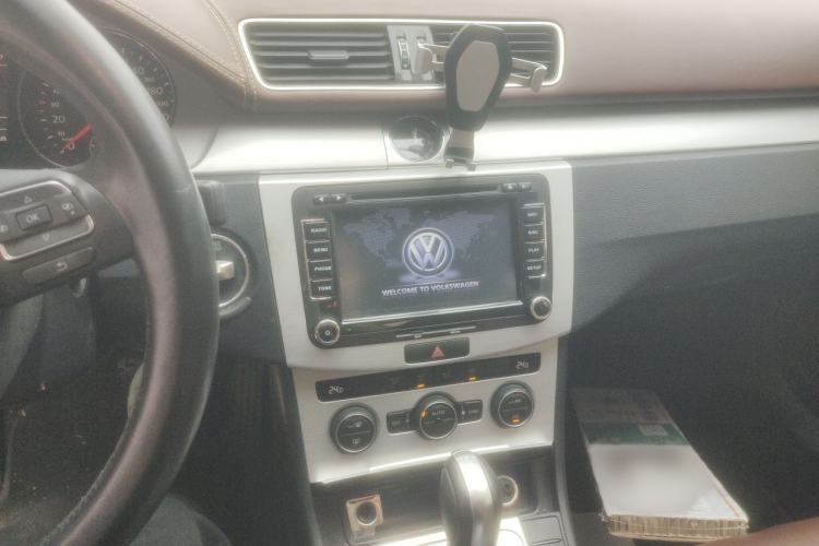 Used Volkswagen Magotan 2015 1.8TSI Advanced Model Audio And AC Panel