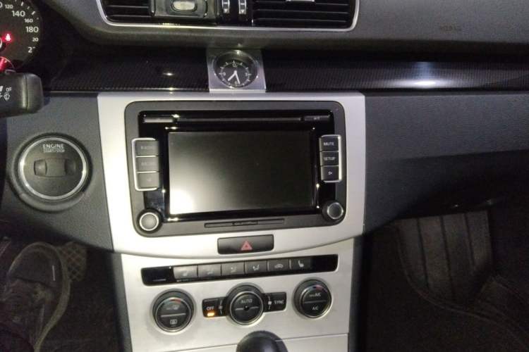 Used Volkswagen Magotan 2015 Revised Version 2.0 TSI Luxury Edition Audio And AC Panel