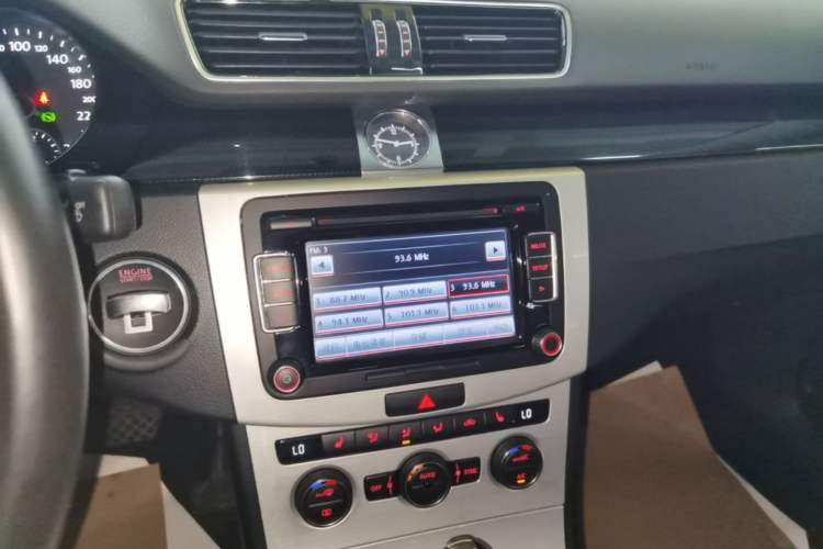 Used Volkswagen Magotan 2015 Facelift 1.8TSI Luxury Model Audio And AC Panel