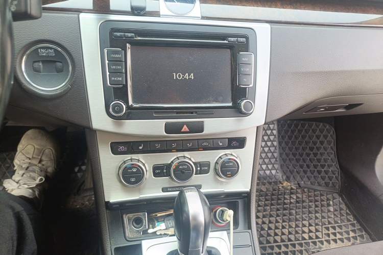 Used Volkswagen Magotan 2015 Travel Edition 2.0 TSI Comfort Version Audio And AC Panel
