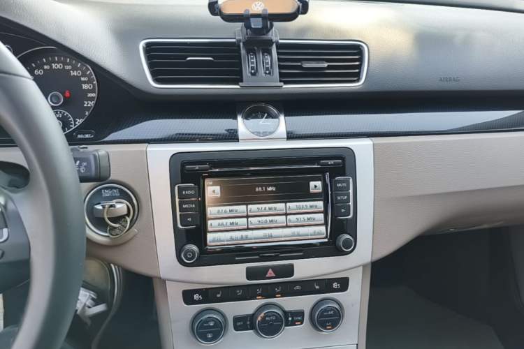 Used Volkswagen Magotan 2015 1.8TSI Luxury Model Audio And AC Panel