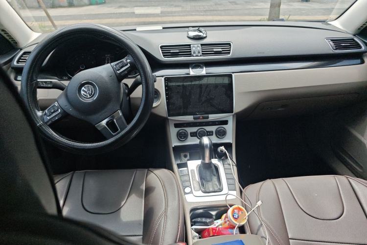 Used Volkswagen Magotan 2015 Facelift 1.8TSI Luxury Model Center Console