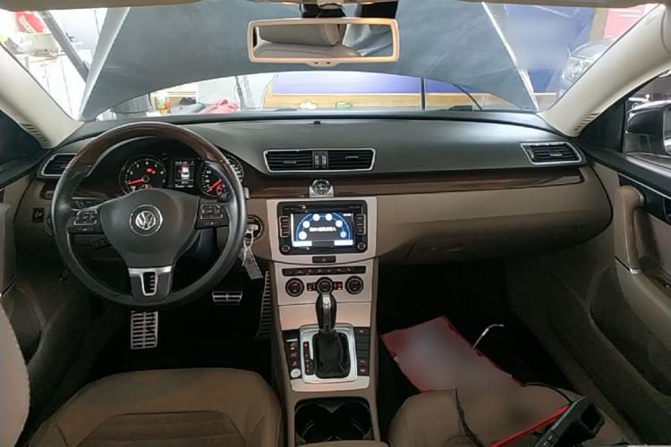 Used Volkswagen Magotan 2015 2.0 TSI Prestige Model Center Console