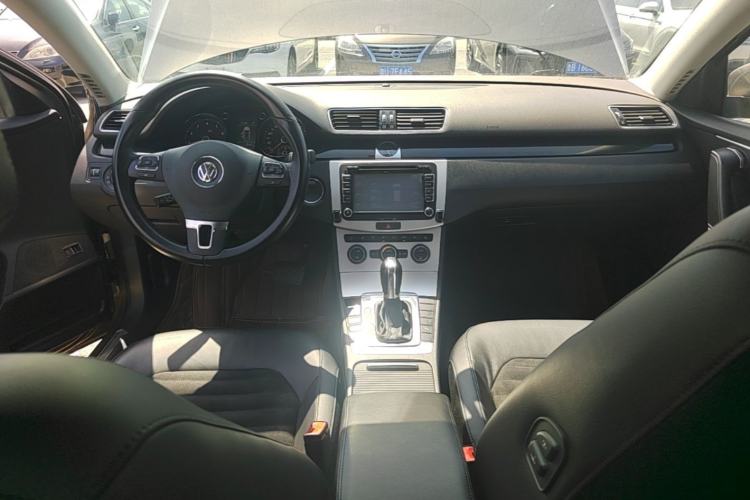 Used Volkswagen Magotan 2015 Facelift 1.8TSI Luxury Model Center Console