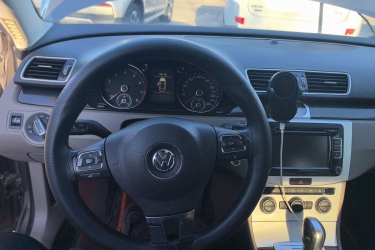 Used Volkswagen Magotan 2015 1.8TSI Luxury Model Center Console