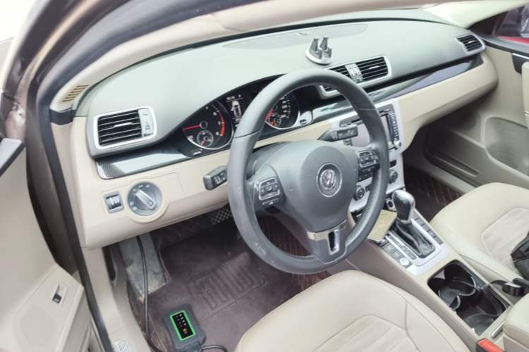 Used Volkswagen Magotan 2015 Facelift 1.8TSI Luxury Model Center Console