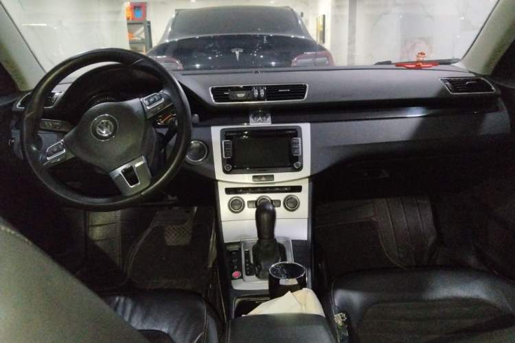 Used Volkswagen Magotan 2015 Revised Version 2.0 TSI Luxury Edition Center Console