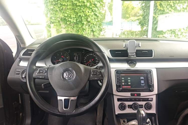 Used Volkswagen Magotan 2015 1.8TSI Advanced Model Center Console